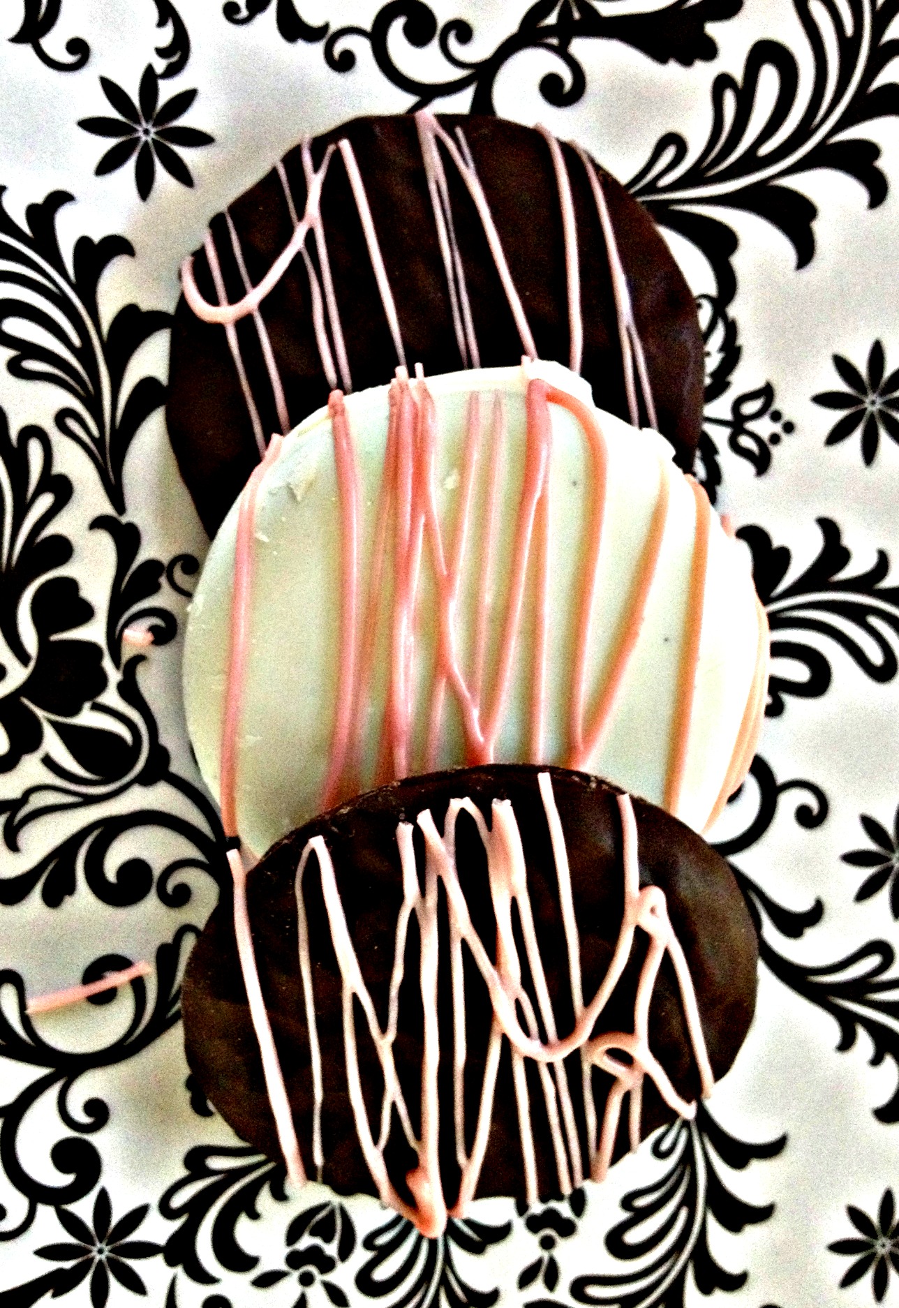 pink drizzled oreos